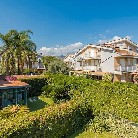 Oleandri * Джардини-Наксос