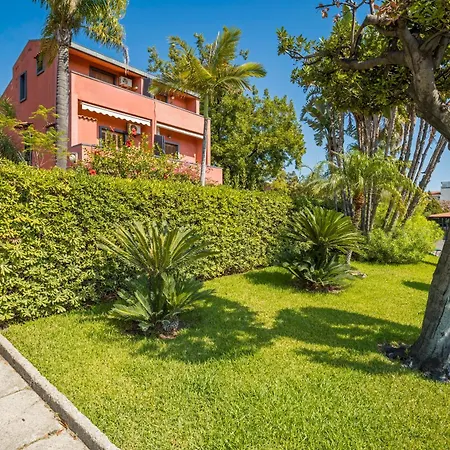 Oleandri Джардини-Наксос